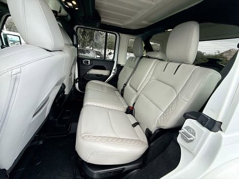 Used 2021 Jeep Wrangler Unlimited Sahara image 27