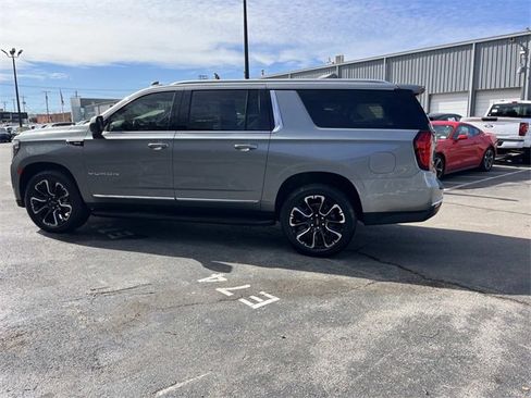 Used 2023 GMC Yukon XL SLT image 6