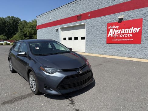 Used 2018 Toyota Corolla LE FWD image 1