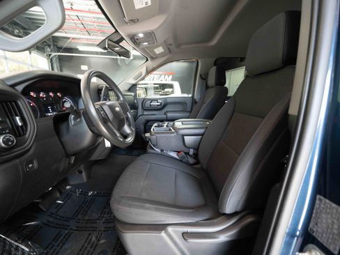 Used 2019 Chevrolet Silverado 1500 Custom w/ Custom Value Package AWD/4WD image 9