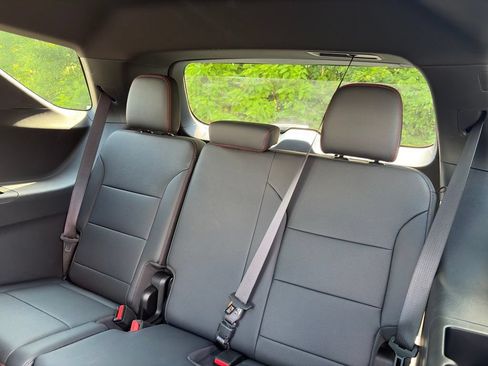 Used 2024 Chevrolet Traverse Z71 AWD/4WD image 19