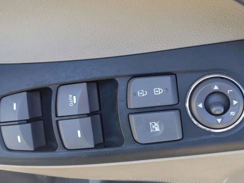 Used 2016 Hyundai Elantra SE FWD image 16