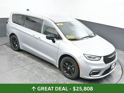 Used 2024 Chrysler Pacifica Touring-L image 38