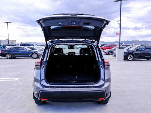 Used 2024 Nissan Rogue SV w/ SV Premium Package FWD image 26