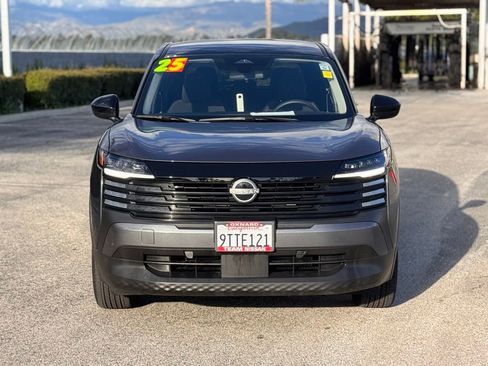 Certified 2025 Nissan Kicks SV image 3