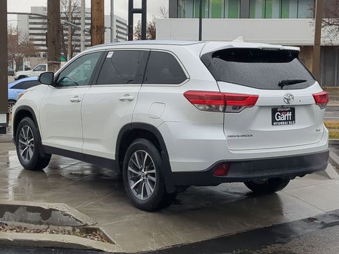 Used 2019 Toyota Highlander SE image 7