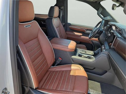 Used 2024 GMC Sierra 2500 Denali Ultimate AWD/4WD image 16