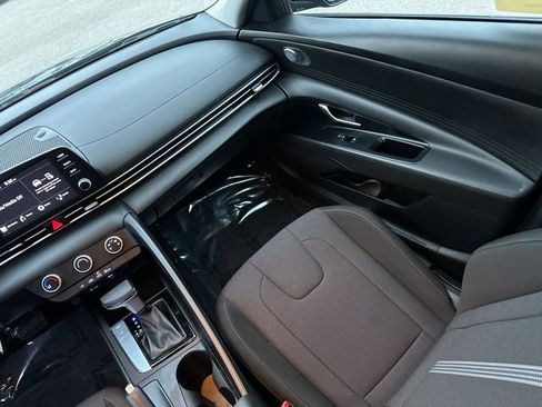 Used 2025 Hyundai Elantra SE image 19