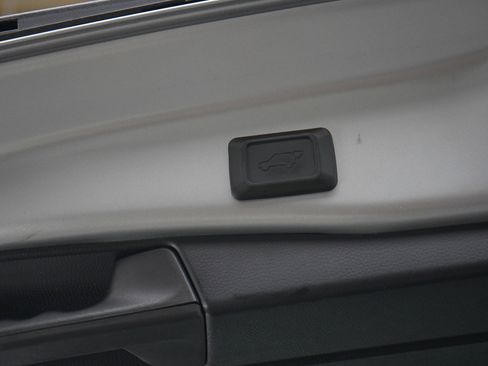 Used 2019 Toyota RAV4 XLE w/ Convenience Package AWD/4WD image 19