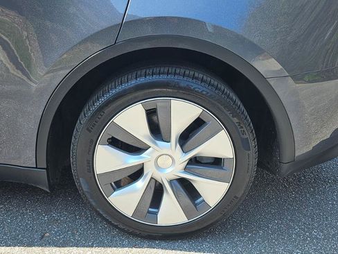 Used 2023 Tesla Model Y Long Range image 19