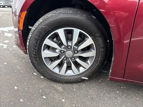 Used 2020 Chrysler Pacifica Touring-L Plus w/ Advanced Safetytec Group image 23