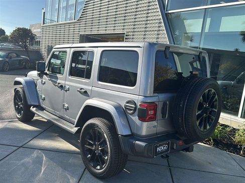 Used 2021 Jeep Wrangler Unlimited Sahara w/ Cold Weather Group AWD/4WD image 8