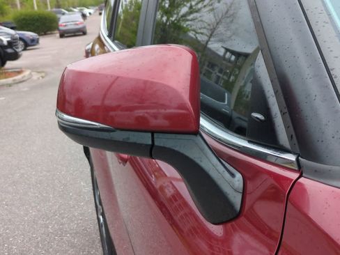 Used 2023 Toyota Highlander XLE image 12