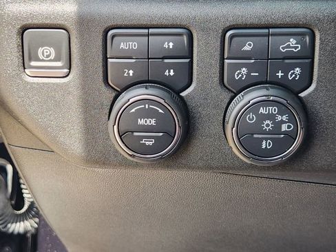 Used 2024 Chevrolet Silverado 1500 LTZ AWD/4WD image 21