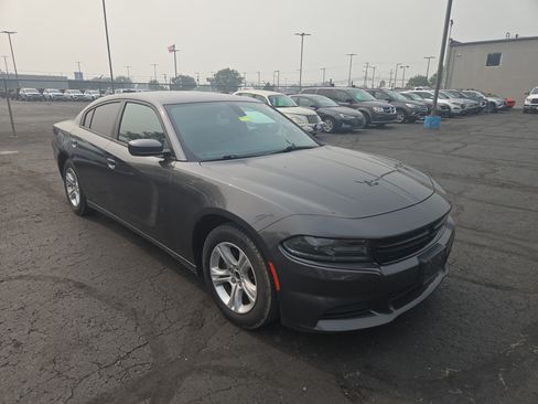 Used 2020 Dodge Charger SXT RWD image 3