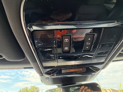 Certified 2025 Land Rover Range Rover Sport SE AWD/4WD image 21