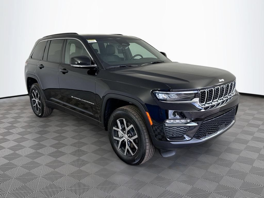 Certified 2025 Jeep Grand Cherokee Limited w/ Luxury Tech Group II RWD image 4