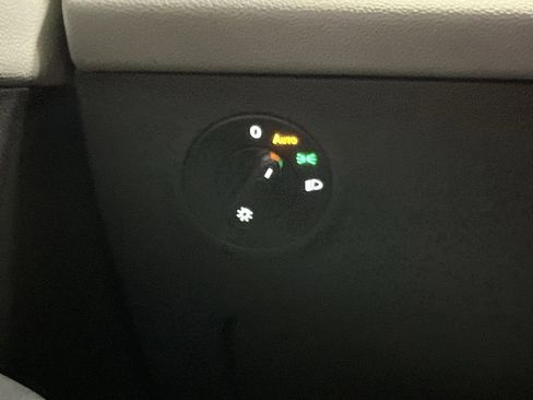 Used 2022 Volkswagen Taos SE w/ IQ.Drive SE Package image 23