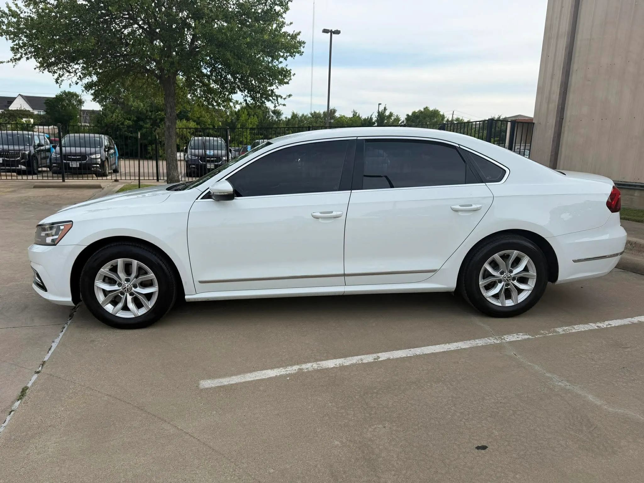 Used 2017 Volkswagen Passat 1.8T S FWD image 8