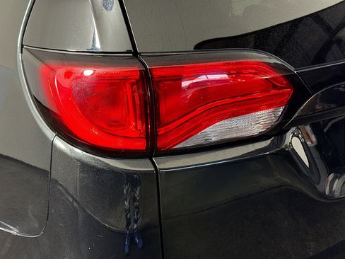 Used 2021 Chrysler Voyager Lxi image 34