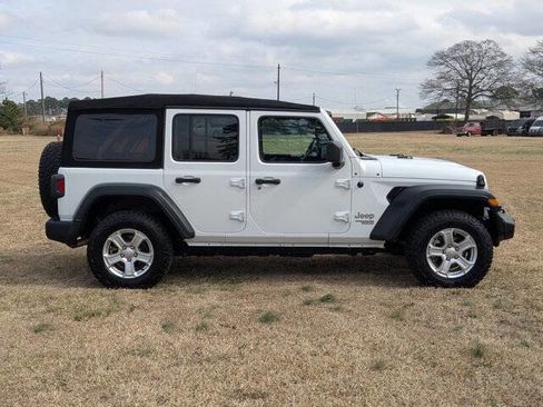 Used 2020 Jeep Wrangler Unlimited Sport S image 2