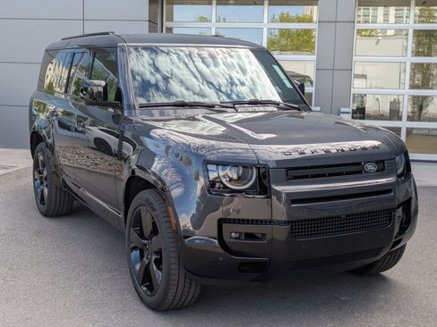 New 2026 Land Rover Defender 130 X-Dynamic SE AWD/4WD image 3