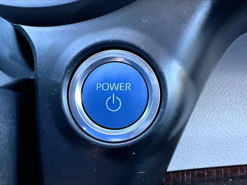 Used 2024 Toyota Sienna LE FWD image 33