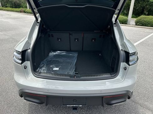 Used 2026 Porsche Macan AWD/4WD image 18
