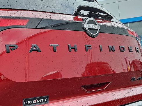 Used 2023 Nissan Pathfinder SL w/ Lighting Package (N92) AWD/4WD image 37
