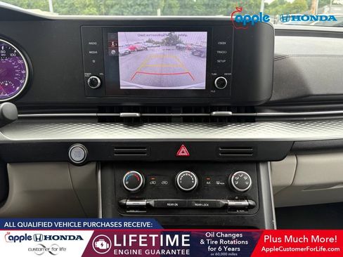 Used 2023 Kia Carnival LX FWD image 9