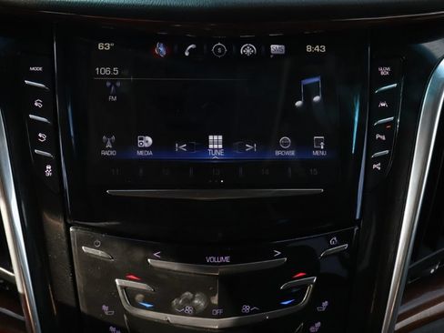 Used 2017 Cadillac Escalade Luxury AWD/4WD image 24