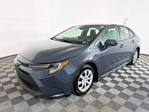 Used 2025 Toyota Corolla LE image 7
