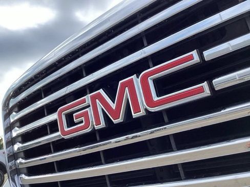 Used 2019 GMC Yukon SLT w/ Premium Edition AWD/4WD image 4