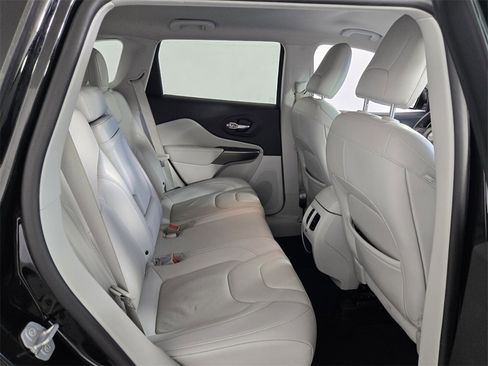 Used 2019 Jeep Cherokee Limited image 13