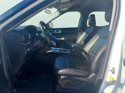 Used 2020 Ford Explorer 4WD XLT w/ Equipment Group 202A image 8
