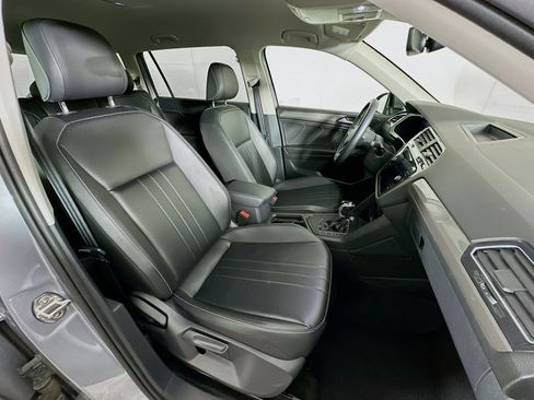 Used 2024 Volkswagen Tiguan SE image 29