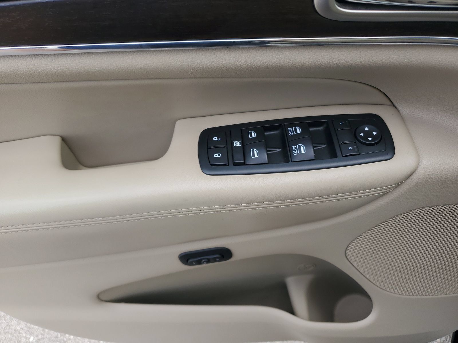 Used 2014 Jeep Grand Cherokee Limited w/ Luxury Group II AWD/4WD image 20