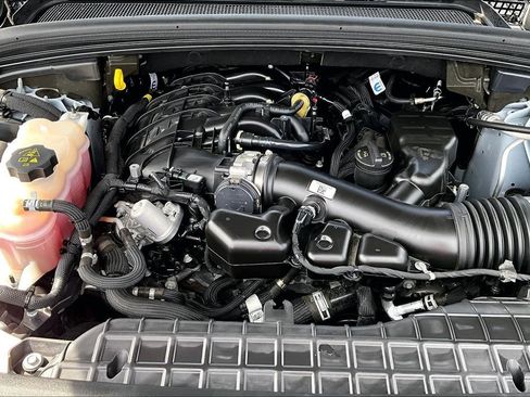 Used 2024 Jeep Grand Cherokee Altitude RWD image 31