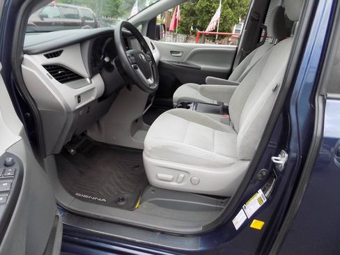 Used 2020 Toyota Sienna LE AWD/4WD image 12