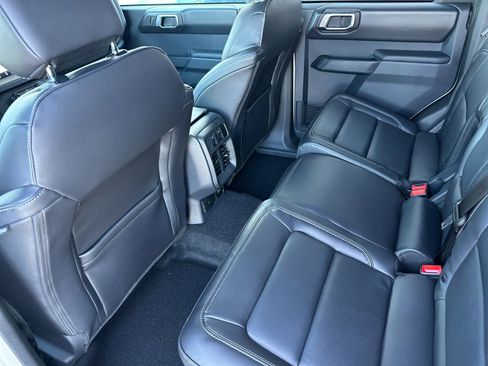 New 2025 Ford Bronco Outer Banks w/ Black Appearance Package image 12