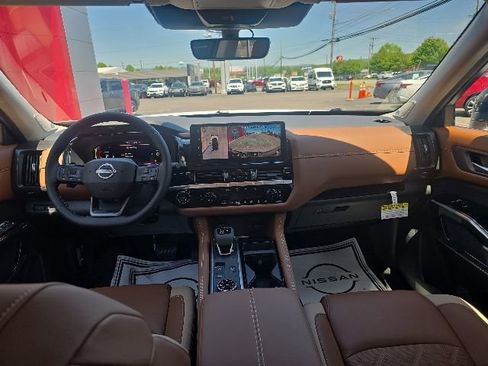New 2026 Nissan Pathfinder Platinum AWD/4WD image 12