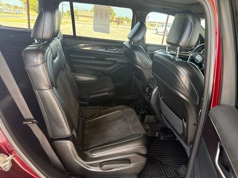 Used 2023 Jeep Grand Cherokee L Laredo AWD/4WD image 10