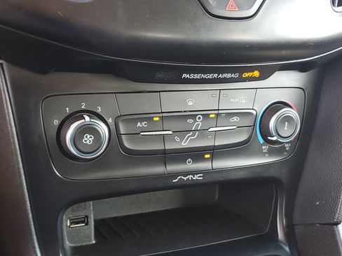Used 2018 Ford Focus SE FWD image 19