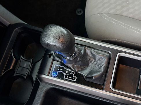 Used 2020 Toyota Tacoma SR5 w/ SR5 Appearance Package (SM) RWD image 20