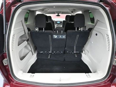 Used 2021 Chrysler Voyager LX image 39