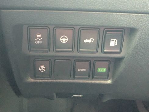 Used 2020 Nissan Rogue SV w/ Premium Package FWD image 16