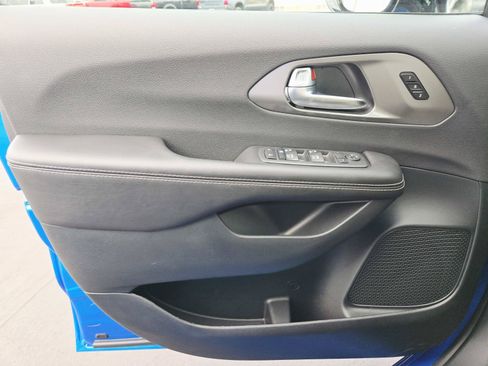 New 2026 Chrysler Pacifica Select w/ S Appearance Package FWD image 31