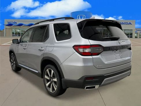 New 2025 Honda Pilot Touring image 3