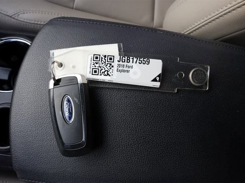 Used 2018 Ford Explorer XLT w/ Equipment Group 202A image 26