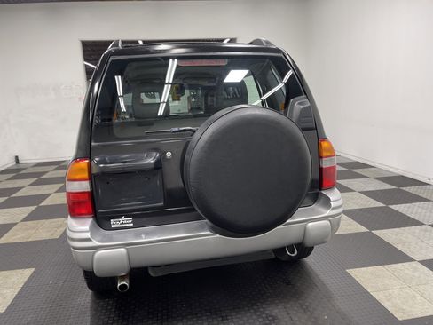 Used 2002 Chevrolet Tracker LT image 3